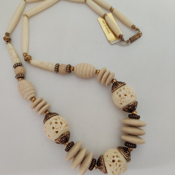 Artisan Vintage carved bone and wood long necklace new with tag - Picture 10 of 11
